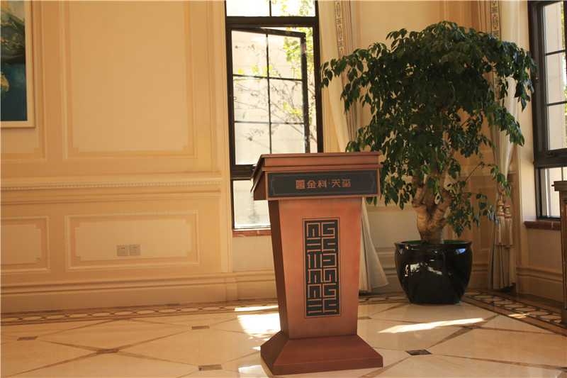 在標(biāo)識(shí)設(shè)計(jì)中，色彩帶給人的感受