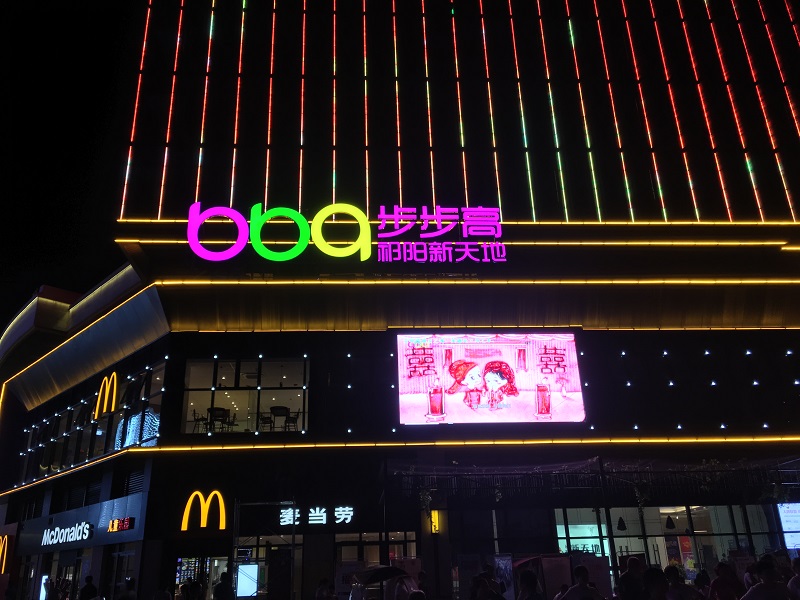 商場動態(tài)標(biāo)識的設(shè)計和制作應(yīng)滿足哪些要求？